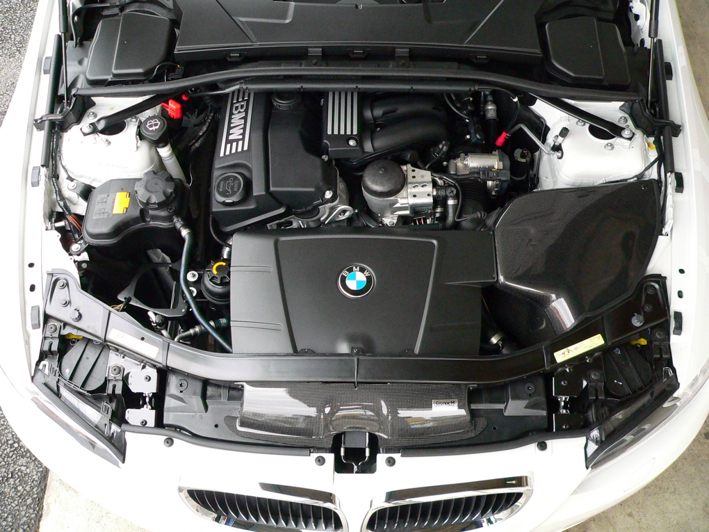 BMW 320i 2010-2014 E90/E91/E92/E93 2.0L Carbon Fiber Ram Air Intake System